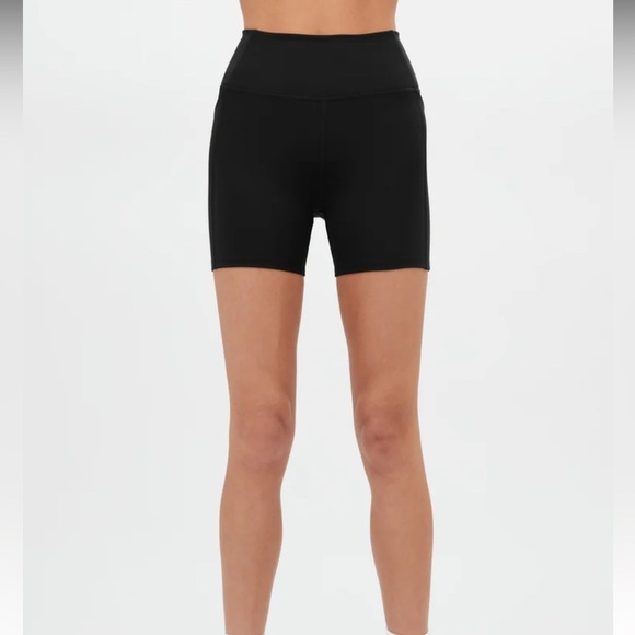 Girlfriend Collective Black Bike Shorts with Compression Panels 8” Inseam Size S - Picture 1 of 7